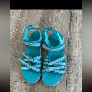 Teva women sandal with shock-pad Size 5